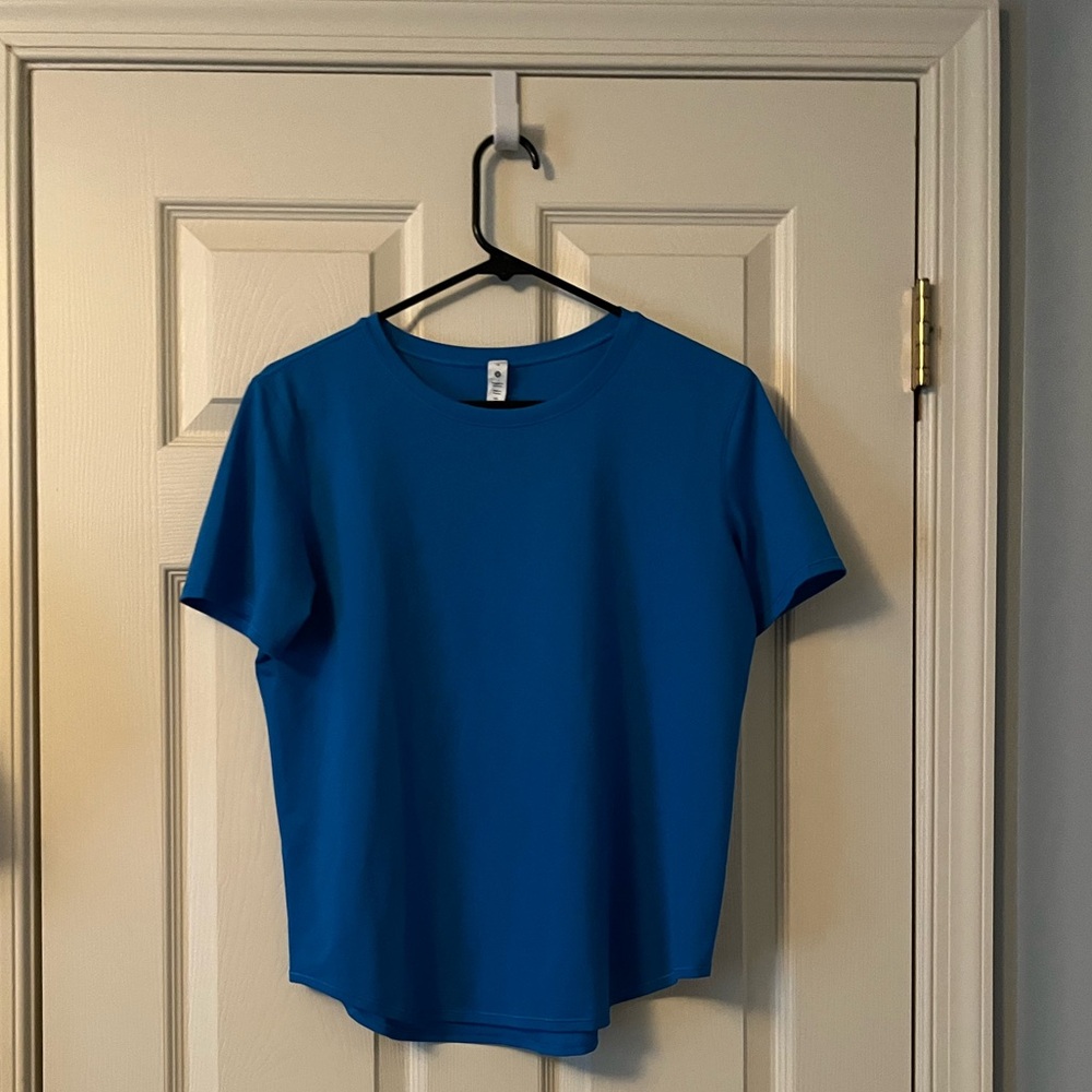 Lululemon women’s high-neck workout t-shirt in blue - size 8